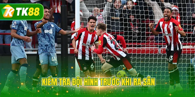 Kiểm tra đội hình trước khi ra sân